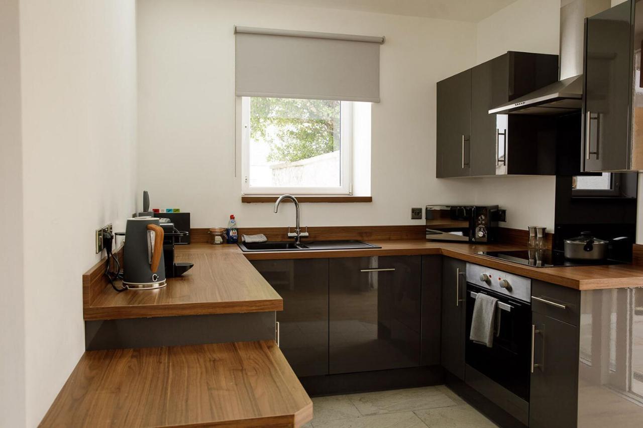 House Of Juniper - Luxury Accessible Apartment Бродфорд Экстерьер фото