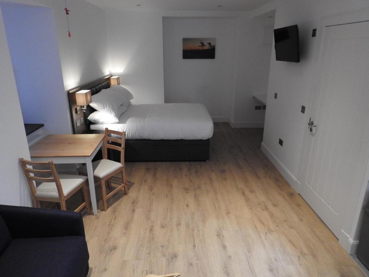 House Of Juniper - Luxury Accessible Apartment Бродфорд Экстерьер фото